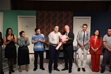 İAOSB Tiyatro Kulübü 15. Yılında Ödüllü Performansıyla Sahneye Çıktı