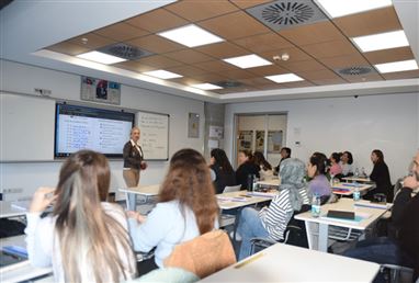 Kadınlara %50 Burslu İngilizce Kursu